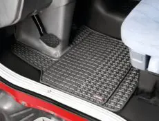 Coppia Tappeti Su Misura In Eco Gomma Per Camion – Compatibile Per Scania G Serie 5 (03/04>08/09) – Scania G Serie 6 (09/09>08/13) – Scania G Serie 6 – Streamline (09/13>12/17) – Scania L Serie 4 (02/95>09/04) – Scania P Serie 5 (09/04>11/11) – Scania P Serie 6 (12/11>12/17) – Scania R Serie 5 (03/04>08/09) – Scania R Serie 6 (09/09>08/13) – Scania R Serie 6 – Streamline (09/13>12/17)