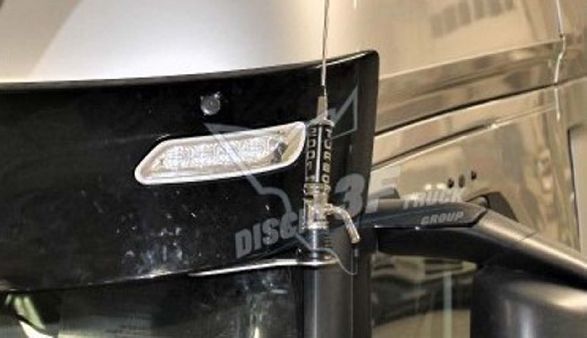 Staffa porta antenna CB